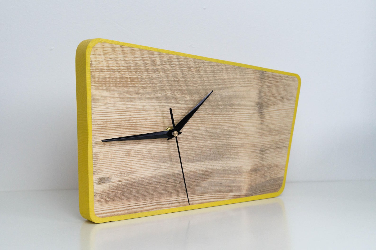 Horloge de bureau en bois style vintage 